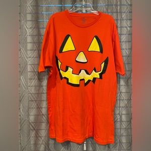 Jack O’Lantern face on Halloween Orange T shirt. Excellent Size large shirt